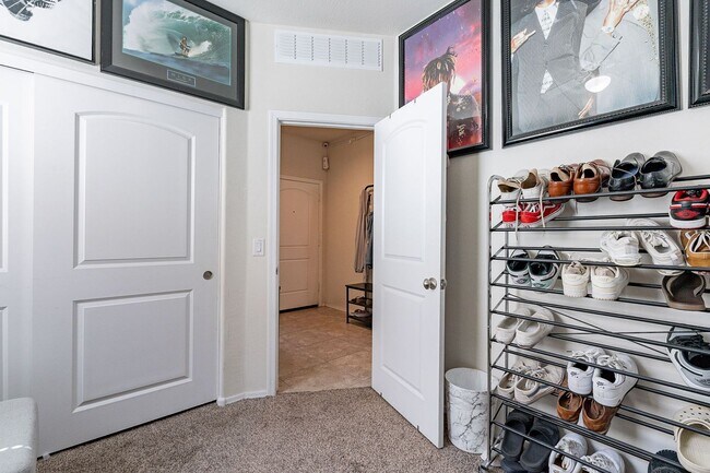 Building Photo - Serene 3-Bedroom 2-Bath 3 Car Garage Retre...