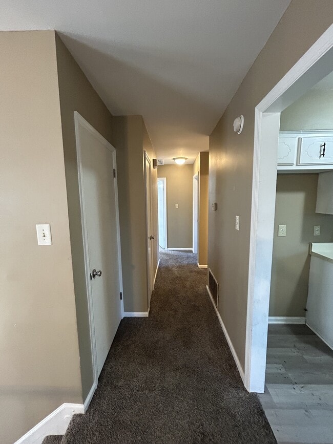 Building Photo - 2117 Ridge Rd