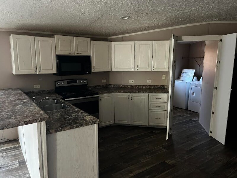 Building Photo - 411 Medford St