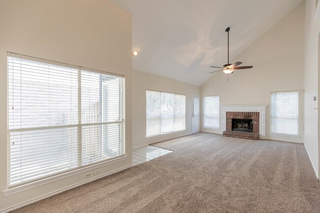 Building Photo - 5834 Spring Square