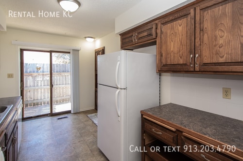 Building Photo - 5908 Brittany-