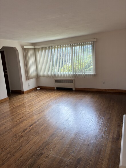 Big living room - 197 Carter Ln