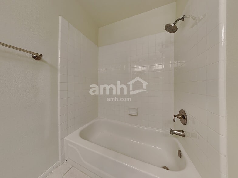 Building Photo - 9761 Trailing Daisy St