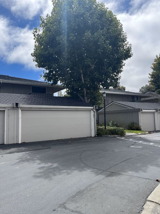 Building Photo - 3850 Rio Rd