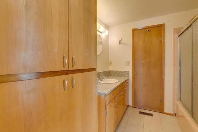 Building Photo - Water View Kirkland home West of Market st...