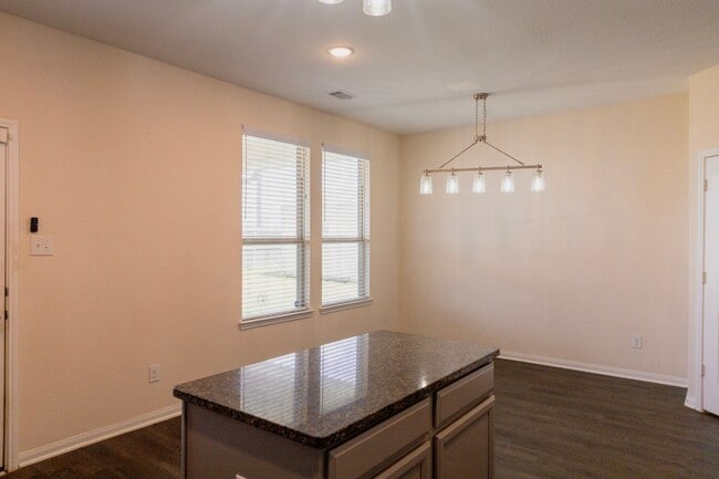 Building Photo - 221 White Wing Ln