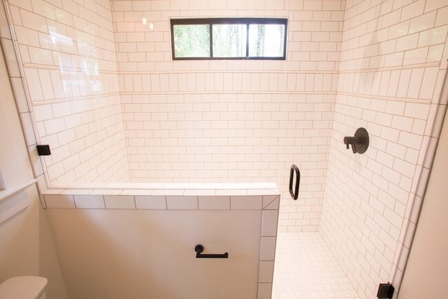 Building Photo - 2018 Englewood Ave