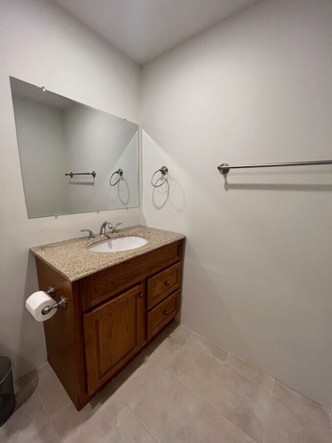 Building Photo - CHARMING TOWNHOME LOCATED IN HIGHLAND HALL...