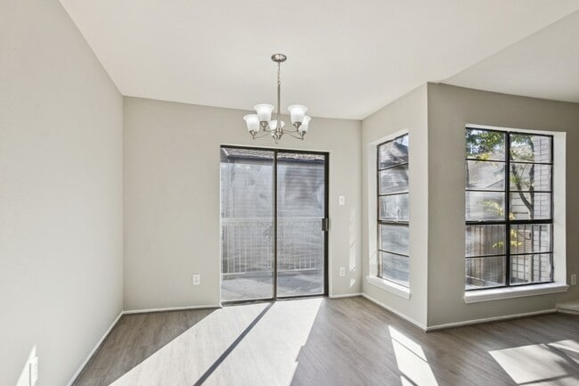 Building Photo - 9707 Richmond Ave.