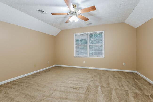 Building Photo - Spacious 3-Bedroom Home in Rex, GA