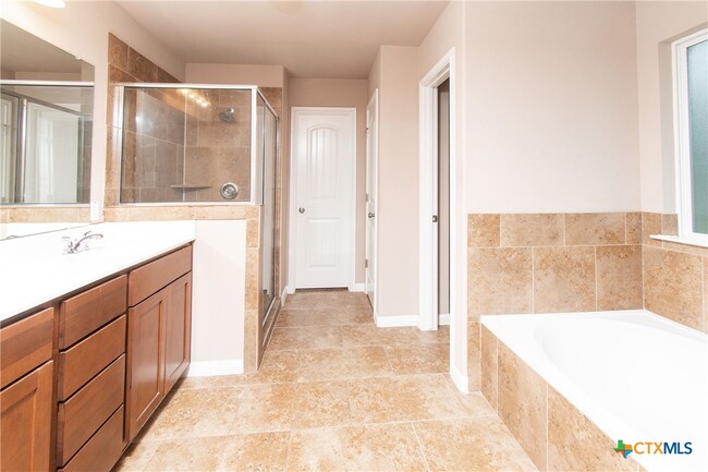 Building Photo - 704 W Gemini Ln