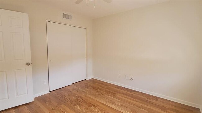 Building Photo - 4810 Grapevine Wy