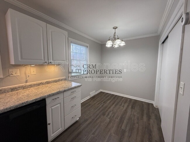 Building Photo - 513 James Dr