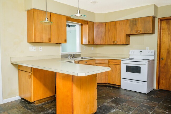 Building Photo - 117 N Hillsdale Dr