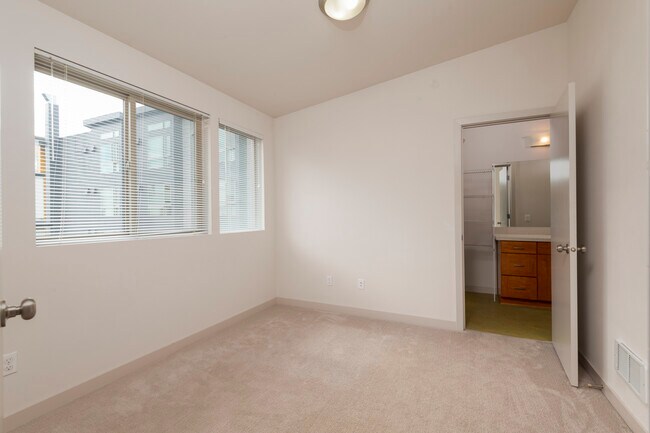 Building Photo - 1151 N 88th St