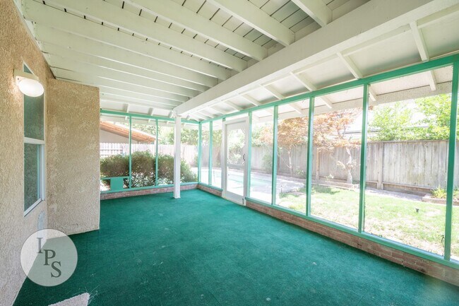 Building Photo - Fresno CUSD Home, 4BR/3BA, Newly Remodeled...