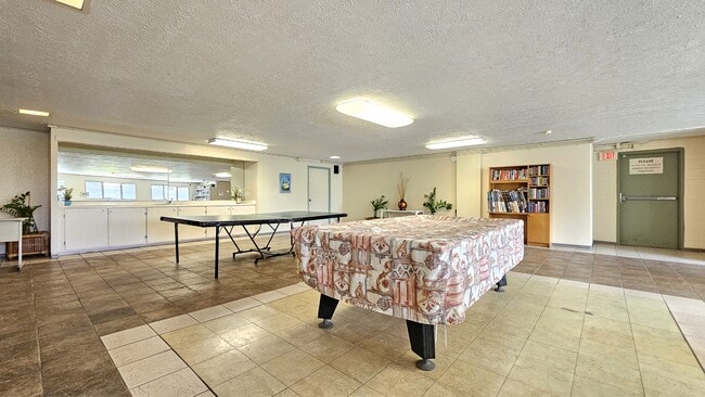 Building Photo - 2211 Ala Wai Blvd