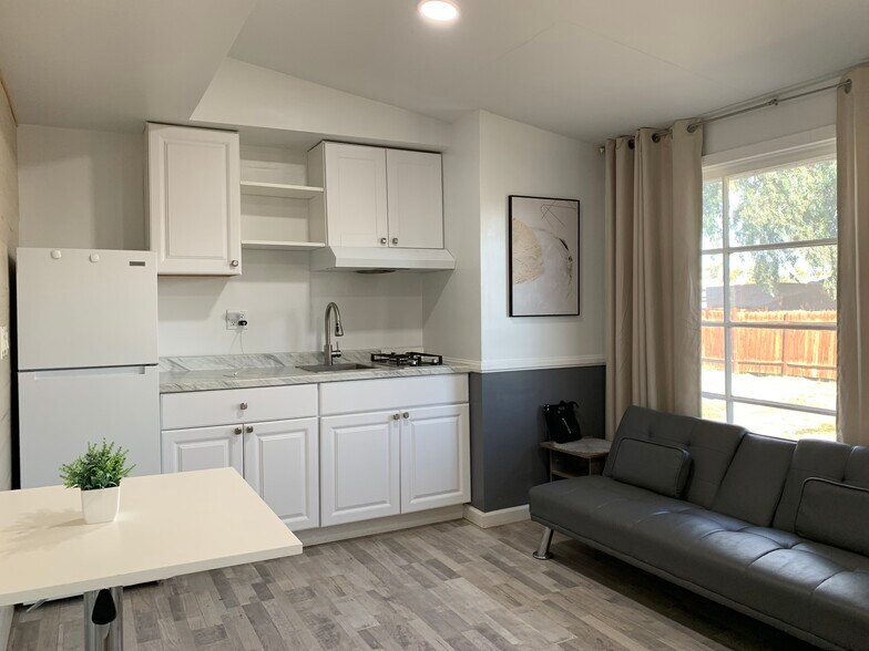 Building Photo - 644 Sandalwood Dr