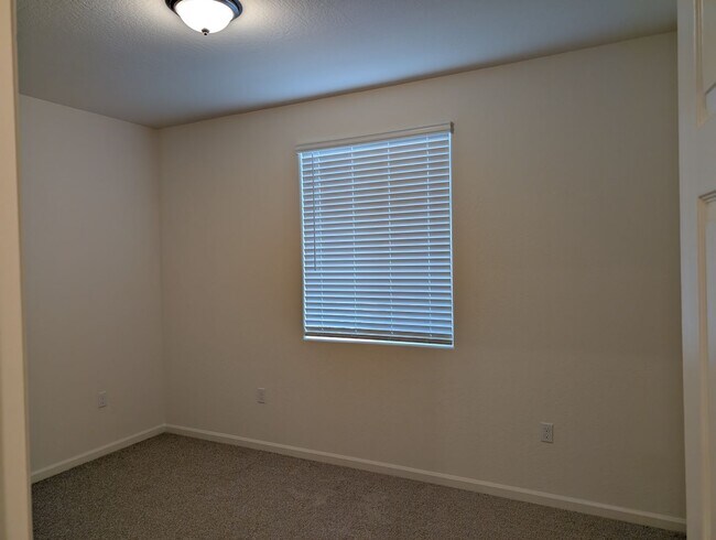 Building Photo - New Wilson home offering modern amenities, solar and a nice floor plan. Bonus room with den or of...