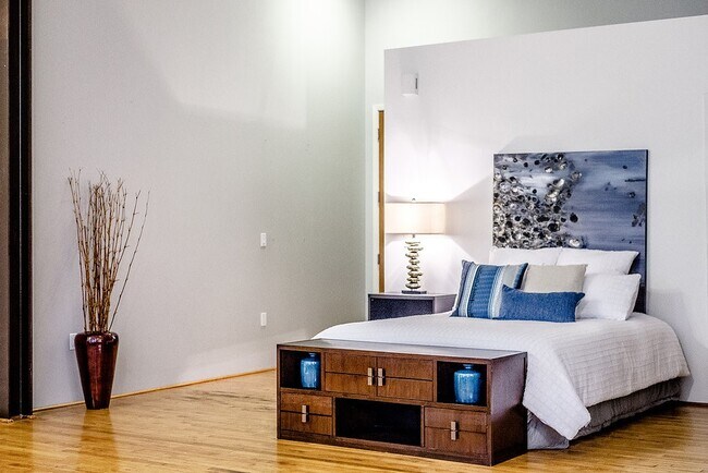 Building Photo - 1312 Live Oak St