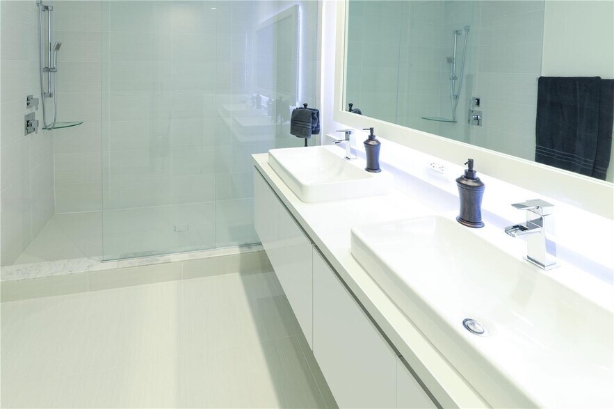 Building Photo - 10501 NW 66th St