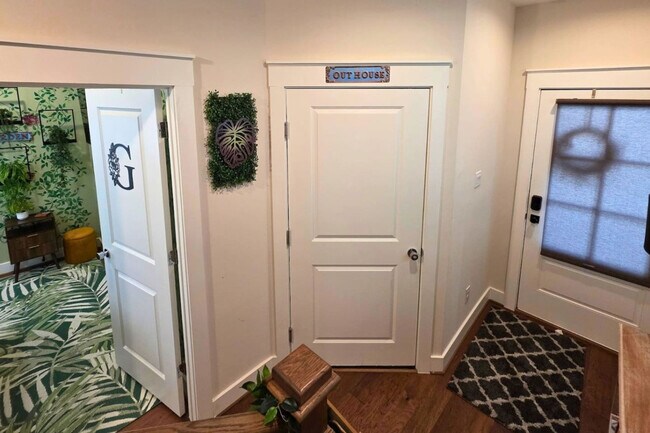 Building Photo - 5342 Donovan Gdns Ln