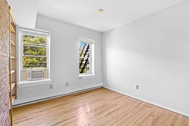 Building Photo - 719 Adams St