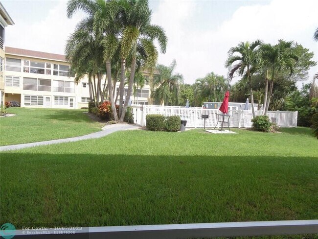 Building Photo - 4200 Crystal Lake Dr