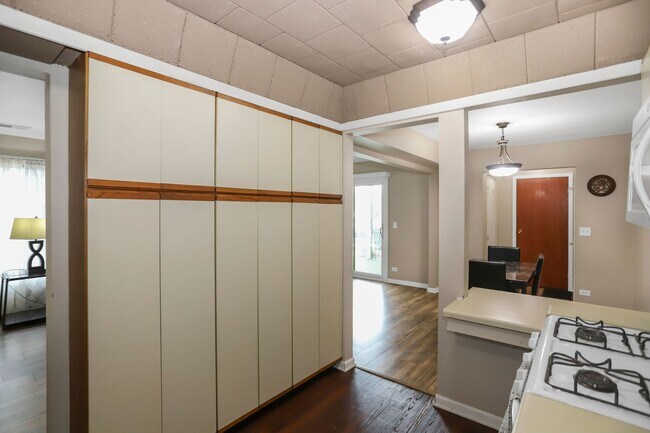 Building Photo - 1700 Fayette Walk