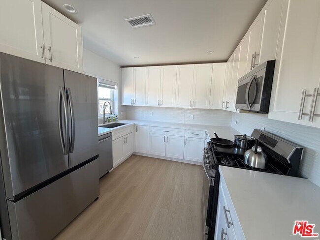 Building Photo - 1546 S Ogden Dr