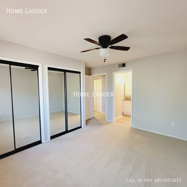 Building Photo - 1446 E Grovers Ave