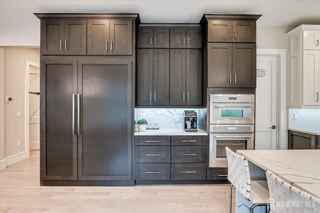 Building Photo - 3979 Park Ave