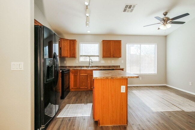 Building Photo - 11017 W Wilshire Dr