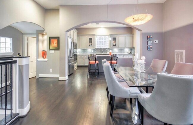 Building Photo - 5408 Rose St