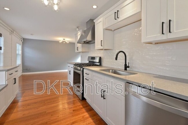 Building Photo - 1448 Iverson St NE