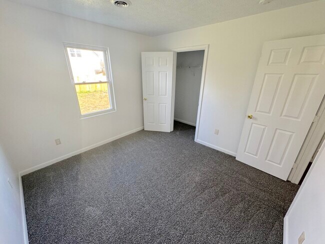 Building Photo - 814 Griffin St