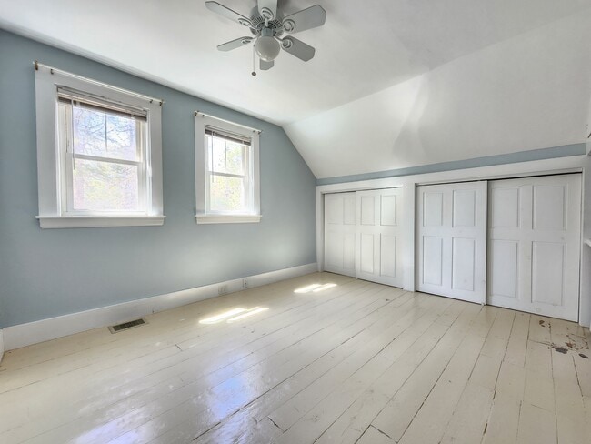 Building Photo - 387 College Ave