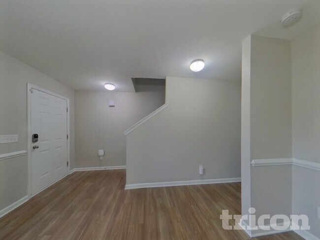 Building Photo - 750 Chariot Way