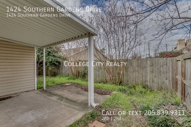 Building Photo - 1424 Southern Gardens Dr