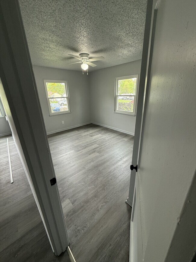 Building Photo - 44 S Bon Air Ave