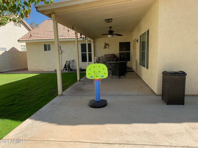 Building Photo - 1190 N Meadows Dr