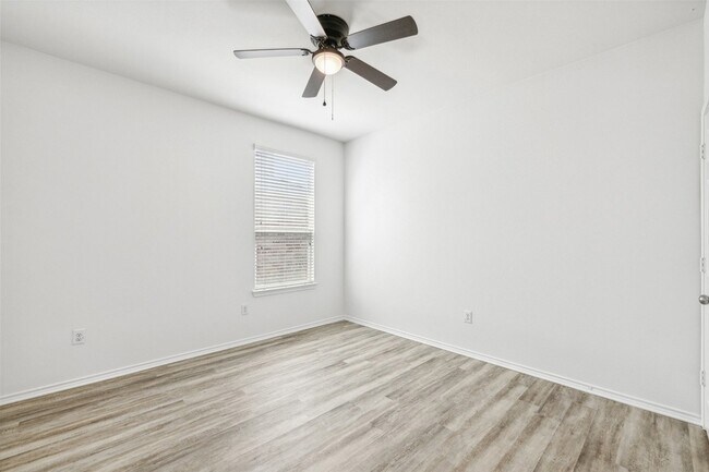Building Photo - 1641 Vernon Dr