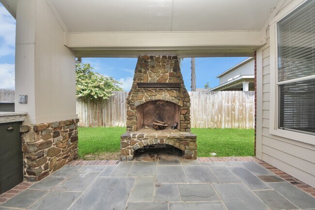 Building Photo - 18403 Sierra Falls Ct