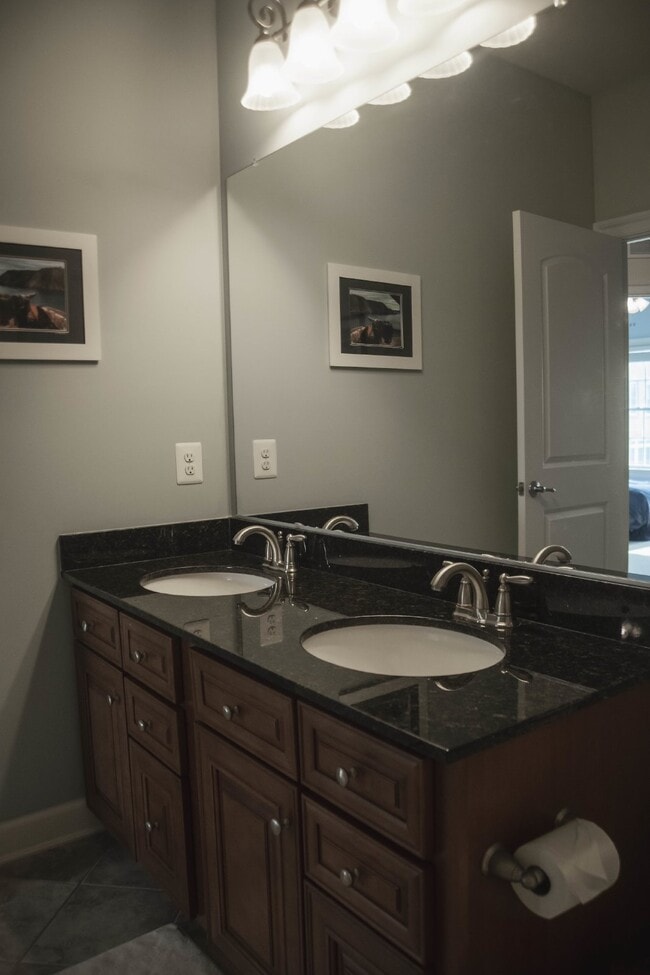 Building Photo - Villages at Urbana Luxury Townhouse For Lease