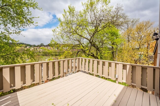 Building Photo - AVAILABLE JUNE 1ST! Fully UPDATED 3-bedroom townhouse in Overbrook!