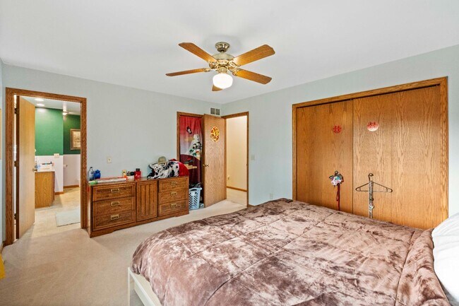 Building Photo - 1853 Wallinford Dr