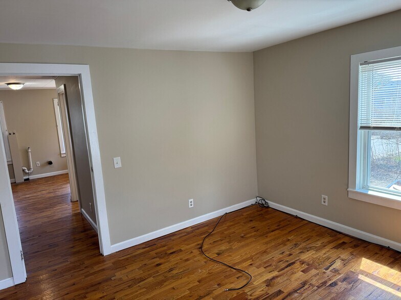 Building Photo - 98 Van Den Noort St