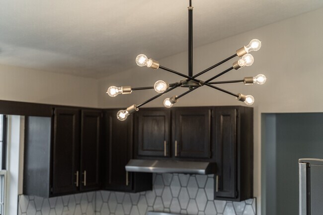 Building Photo - 2521 Woodmeadow Dr SE