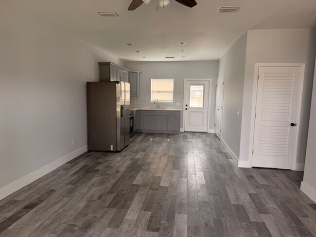 Building Photo - Orlando Rd Duplexes
