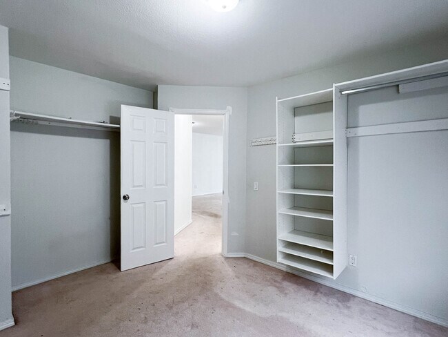 Building Photo - 3664 Mirage Cir